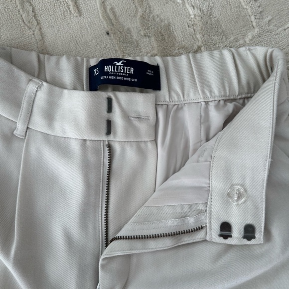 Hollister Ultra High-Rise Trousers - Picture 3 of 4